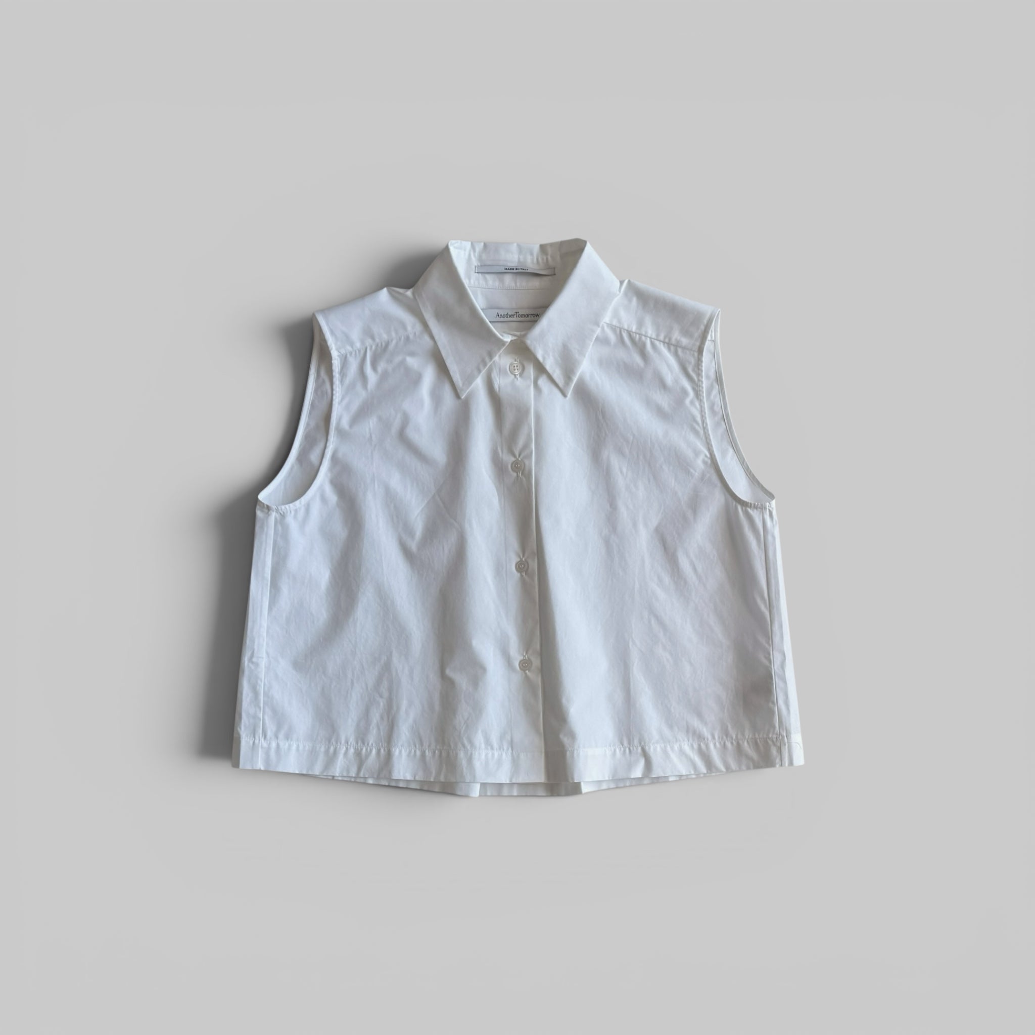 CROPPED SLEEVELESS SHIRT