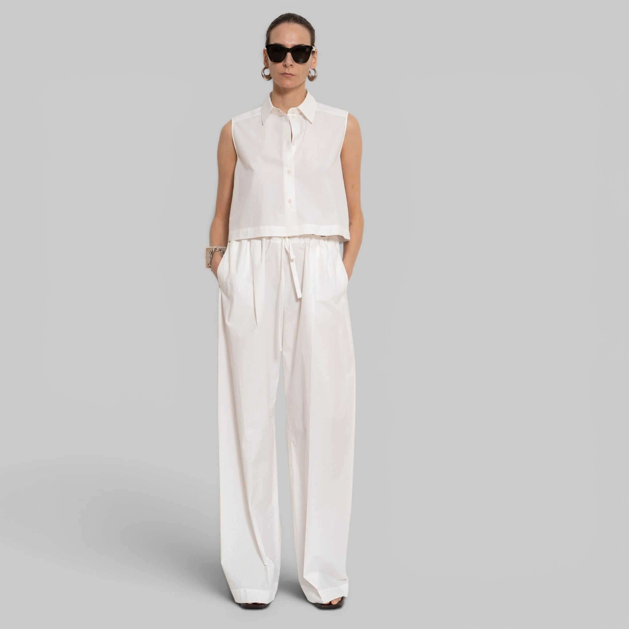 CROPPED SLEEVELESS SHIRT