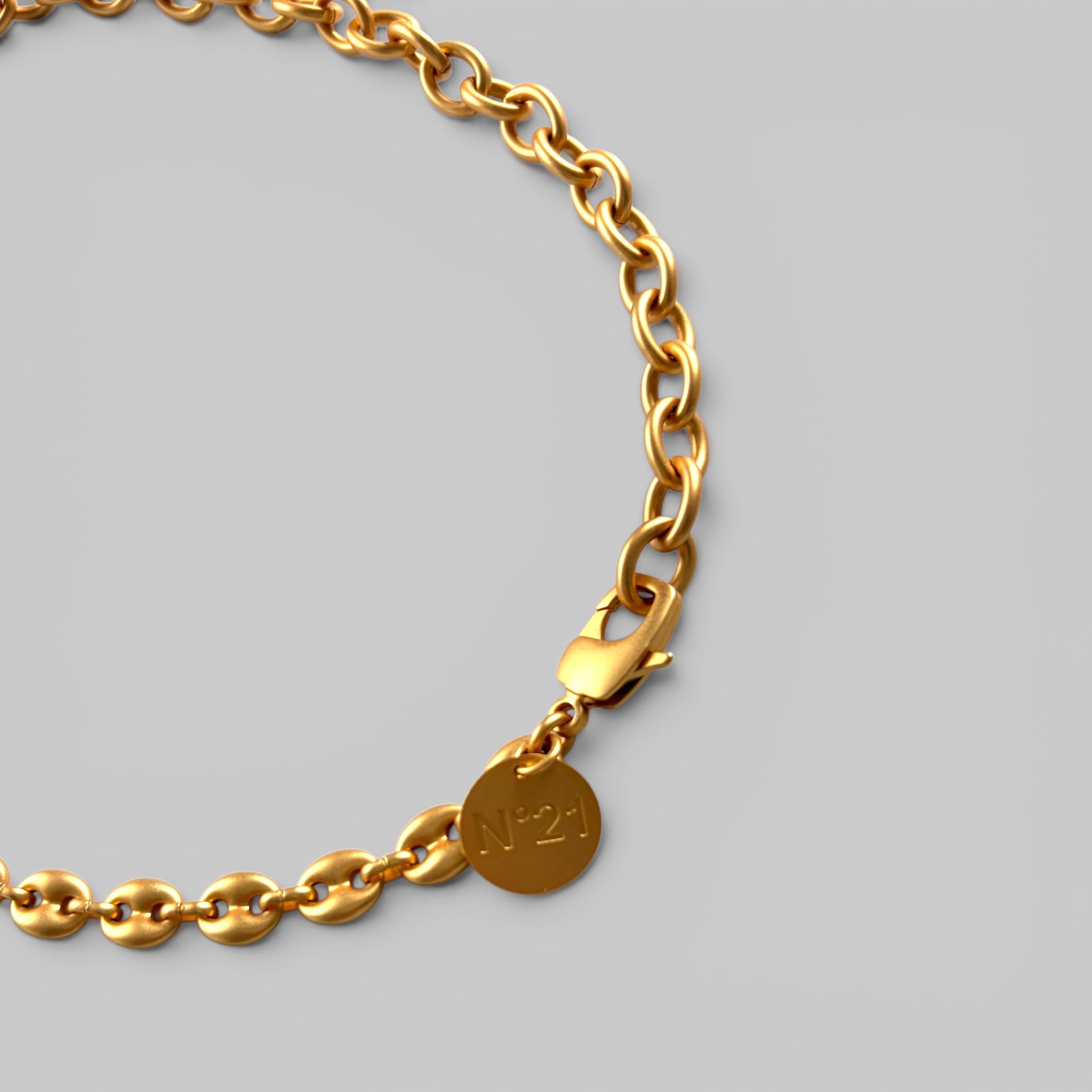 No.21 Mixed Link Chain Necklace in brass, clasp detail