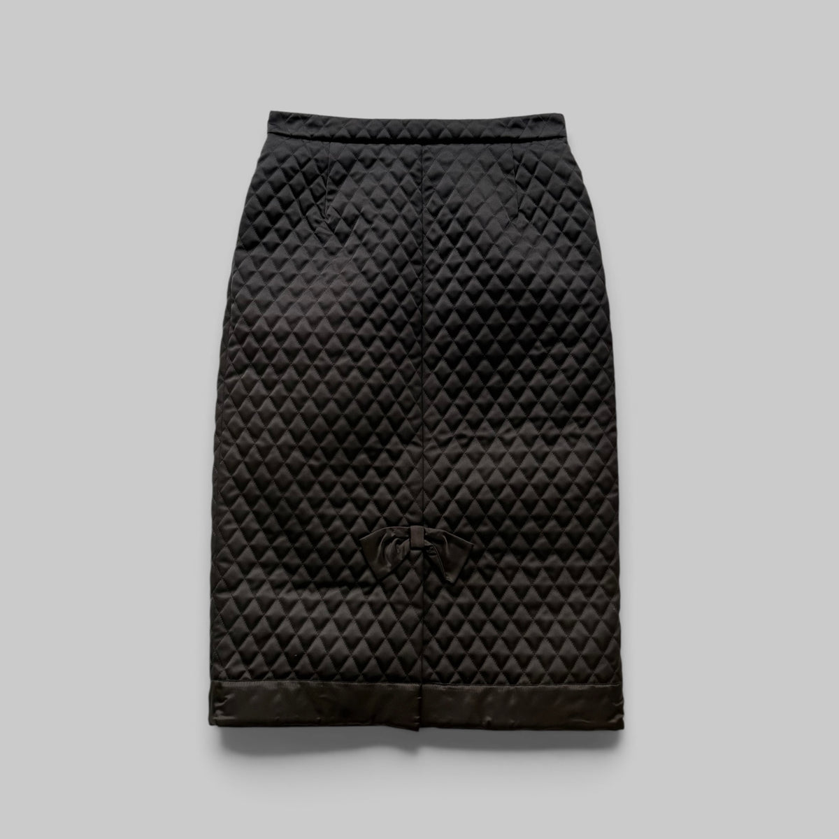No.21 Quilted Bow Skirt in Black — front view