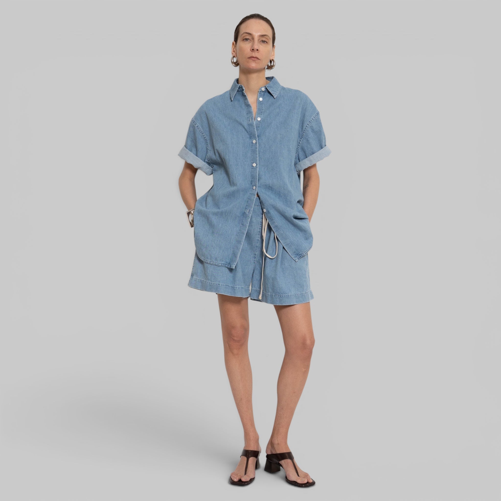 CHAMBRAY SHORT SLEEVE SHIRT