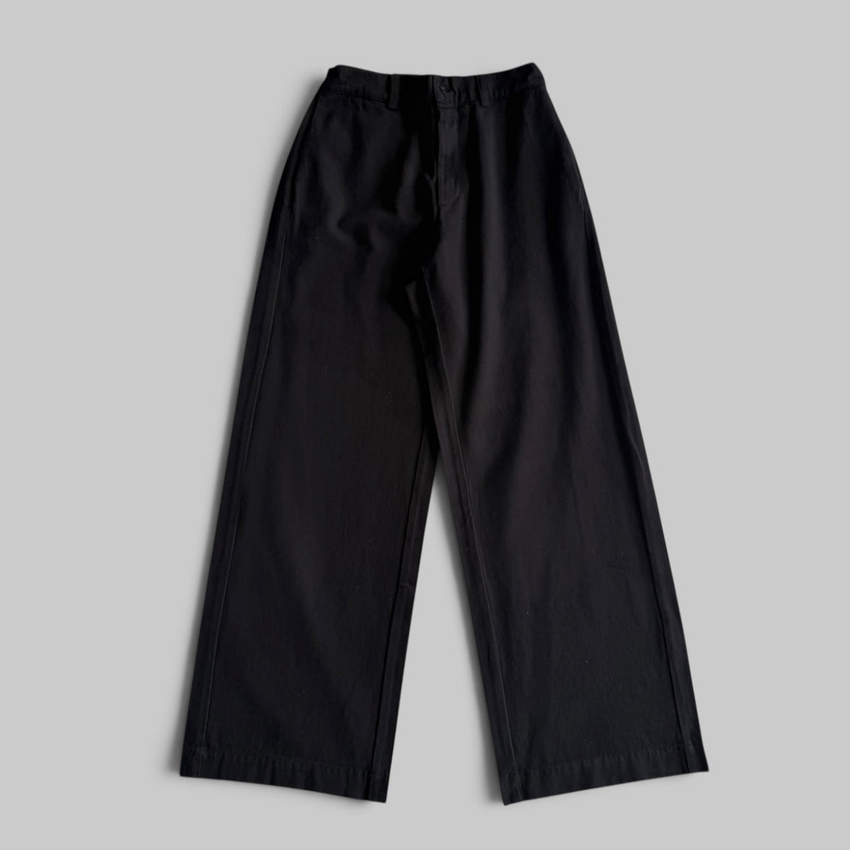 Labo.art Panta Pandora trousers in Mel, Black, front view